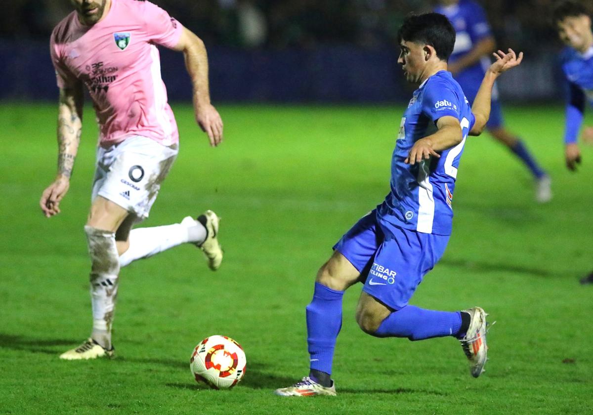 El canterano Reka, durante el derbi ante el River en Urritxe de la temporada pasada.