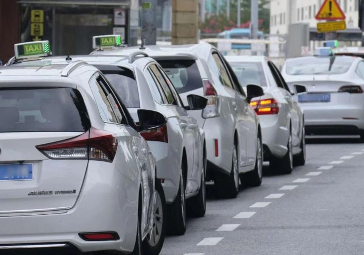 Una taxista denuncia haber sido agredida por otro conductor en San Sebastián: «La grabó y luego la golpeó en la cara»