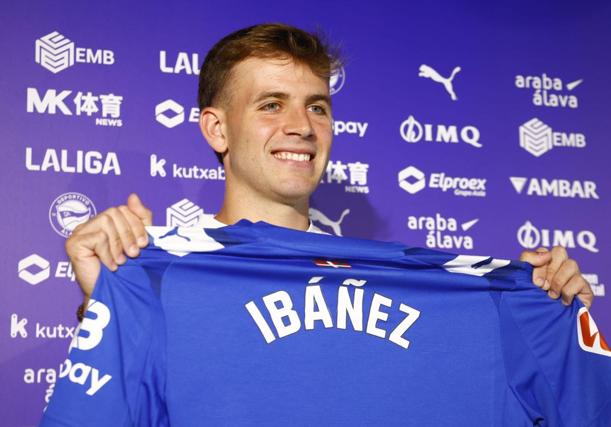 Ibáñez, durante su comparecencia con el Alavés.