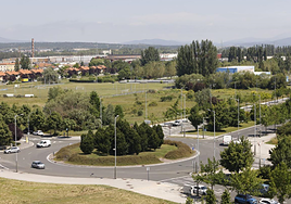Solar de Betoño sobre el que se levantarán las nuevas cocheras.