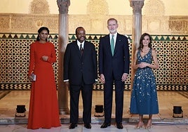 El rey Mswati III junto a su esposa, Nontsetelo Magongo, y los Reyes Felipe VI y Letizia.
