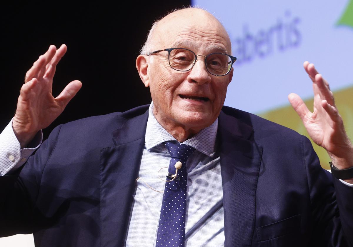 El presidente de Banco Sabadell, Josep Oliu, el lunes durante unas jornadas organizadas en Barcelona