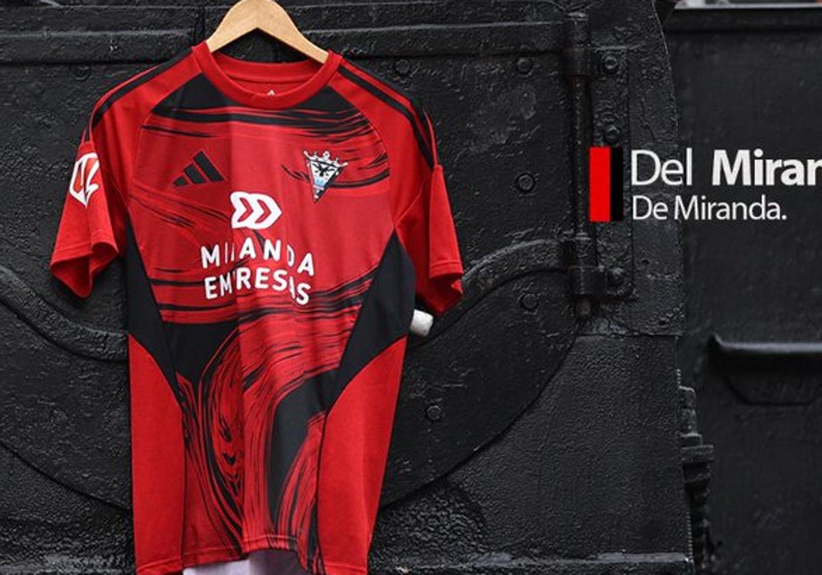 La primera camiseta para la temporada 2025/26.