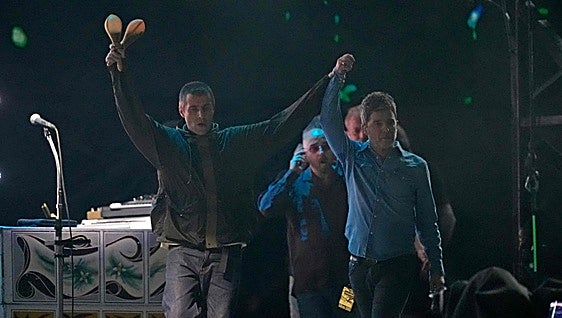 Los Gallagher se reconcilian en el escenario