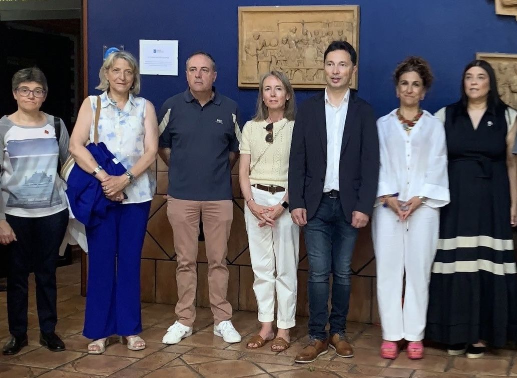 Iciar Ortiz de Urbina, María Jesús Rodríguez, Alfredo Iturricha, Blanca Lacunza, José Ramón Abal, Mamen Álvarez y Mónica Calvo.