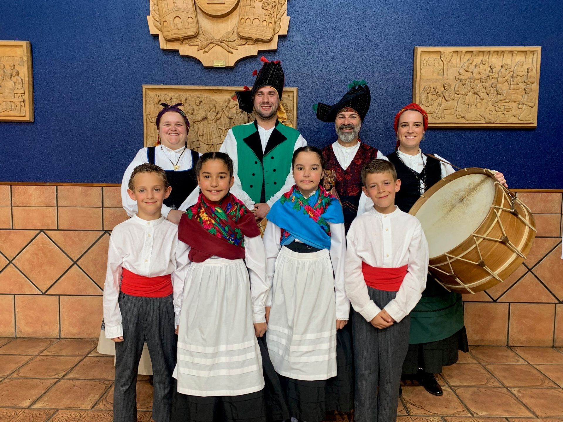 Los componentes de Arte Galega Elena Roo, Guillermo Pena, José Fernández, Laura Pena; Mateo Pereira, Nahia Amado, Aitane Amado y Jesús Pereira.