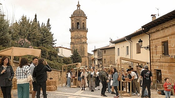 Labastida saca sus vinos a la calle e invita a dos bodegas de Valencia y Burdeos