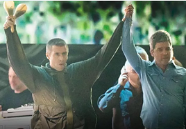 Oasis vuelve 16 años después: los hermanos Gallagher salen de la mano en Cardiff y resucitan sus clásicos del britpop