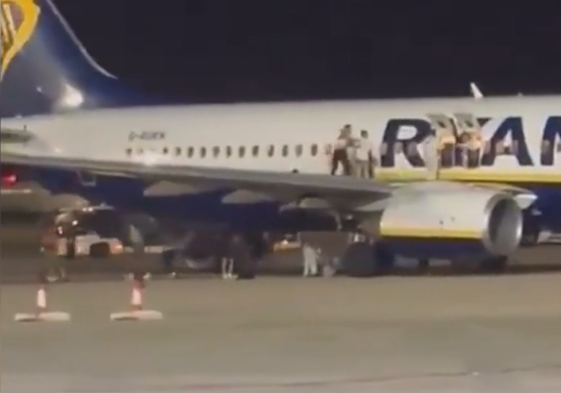 Una falsa alarma de incendio en un avión deja 18 heridos tras un desembarque de emergencia en Palma de Mallorca