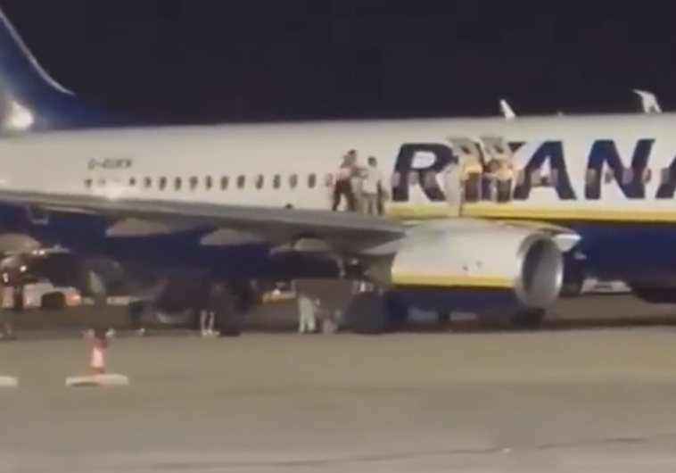 Una falsa alarma de incendio en un avión deja 18 heridos tras un desembarque de emergencia en Palma de Mallorca
