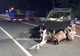 Tres heridos trasladados al hospital tras un choque entre dos vehículos en Balmaseda