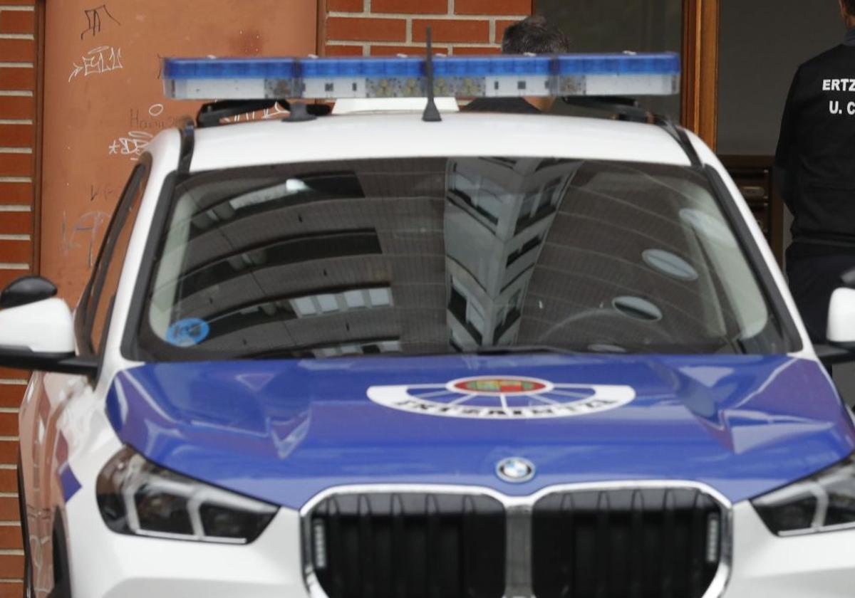 Retiene y abusa de una técnica de instalación de alarmas en Vitoria