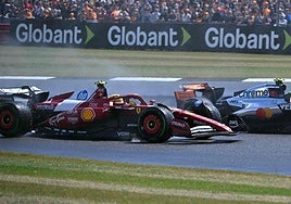 Lando Norris supera a Lewis Hamilton en Silverstone.