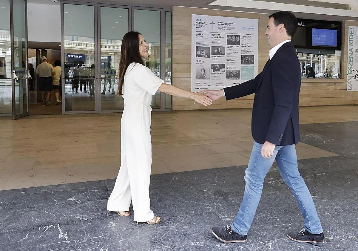 Bakartxo Tejeria e Imanol Pradales, a las puertas del Kursaal.