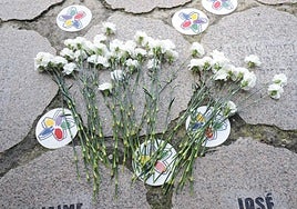 Homenaje a Miguel Angel Blanco, en el monolito por las victimas, Vitoria