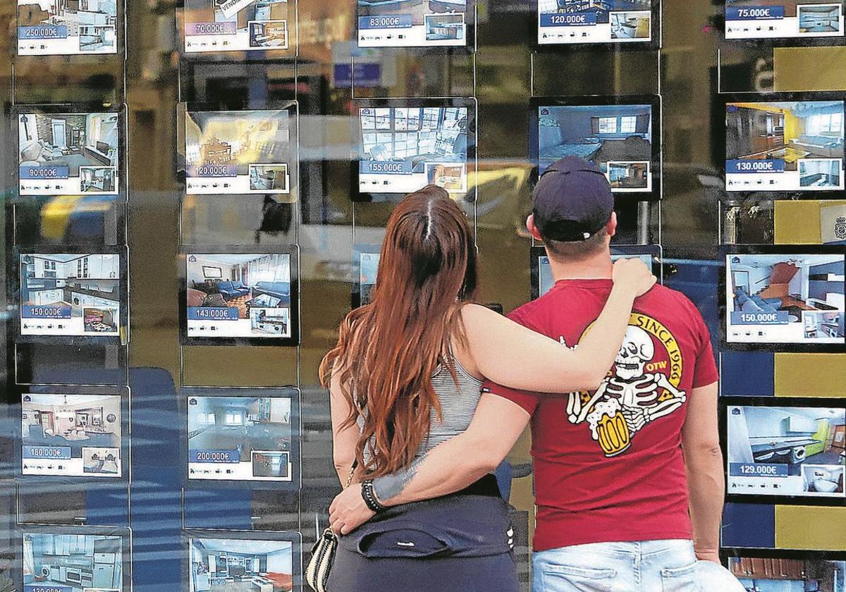940 jóvenes alaveses reciben las ayudas de emancipación del Gobierno vasco