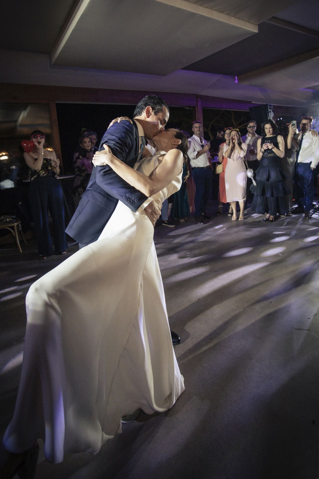 Amor, resiliencia y un vestido de ensueño: la boda inolvidable de la bilbaína Carla y Juan en la Costa Brava
