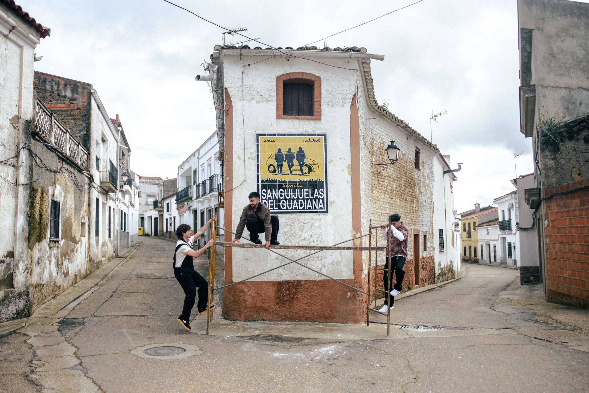 Juan Grande, Víctor Arroba y Carlos Canelada, en Casas de Don Pedro, Badajoz.