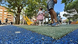Imagen del parque infantil en el que juegan cientos de niños en Ezkurdi.