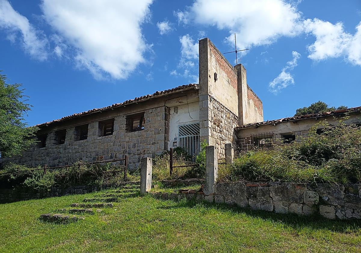 El inmueble está abandonado y en mal estado.