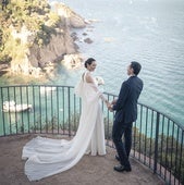 Amor, resiliencia y un vestido de ensueño: la boda inolvidable de la bilbaína Carla y Juan en la Costa Brava