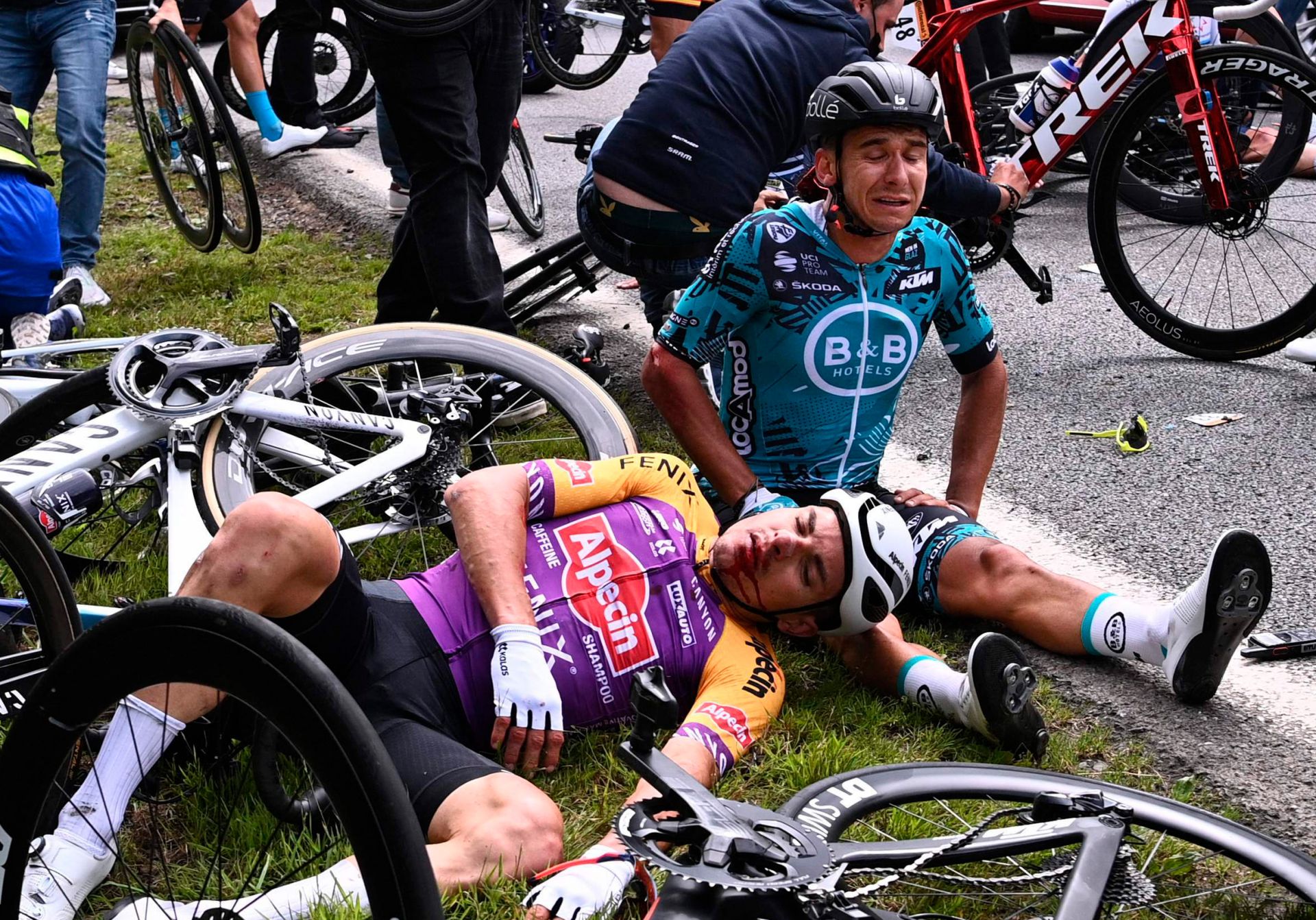 Bryan Coquard ha sido sancionado por esta caída.