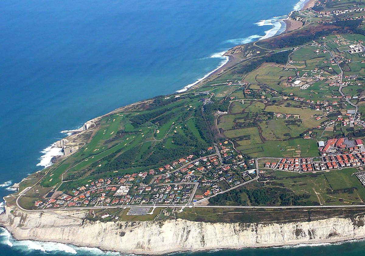 Vista aérea del acantilado de La Galea.