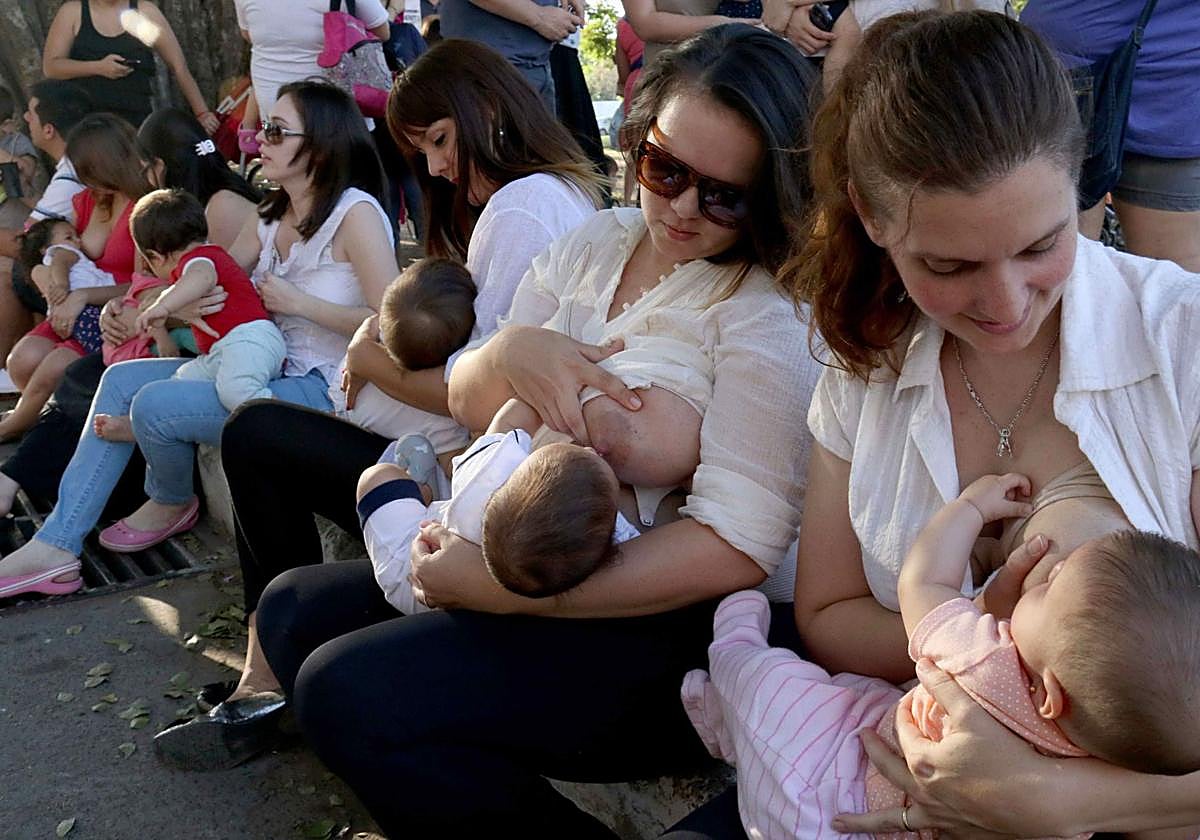 Descubren nuevos beneficios de la lactancia materna durante el primer mes de vida del bebé