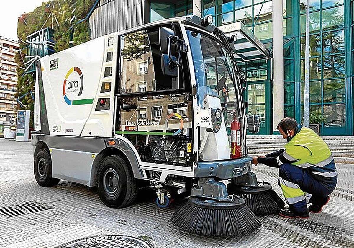 Vitoria alquilará maquinaria nueva durante la prórroga del contrato de limpieza