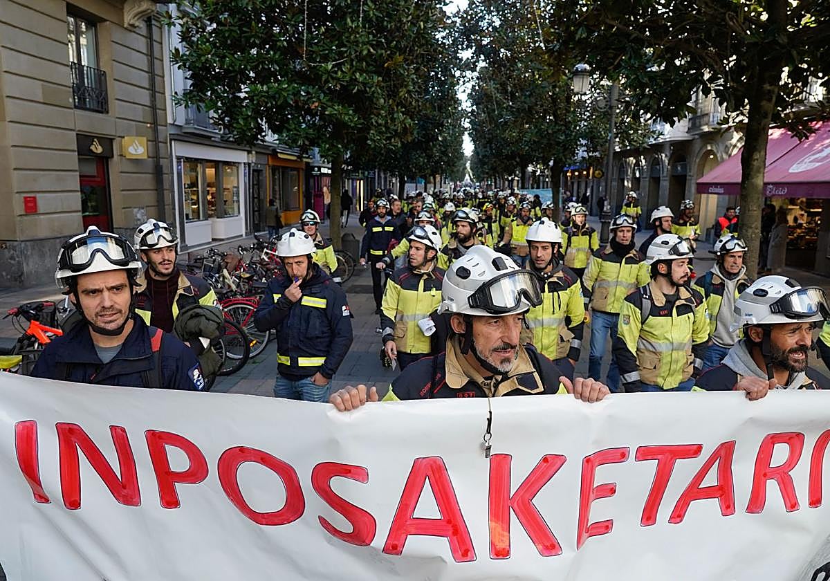 Bomberos de Álava celebran que se acabe con su «vulnerabilidad» y la juez obligue a incorporar 46 opositores