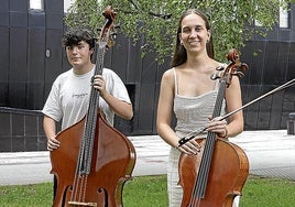 Izei Díaz e Irati Latorre, dos jóvenes promesas de la música.