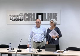 La presidenta del Consejo de Relaciones Laborales, Emilia Málaga Pérez, y el responsable de estudios socioeconómicos, Javier González.