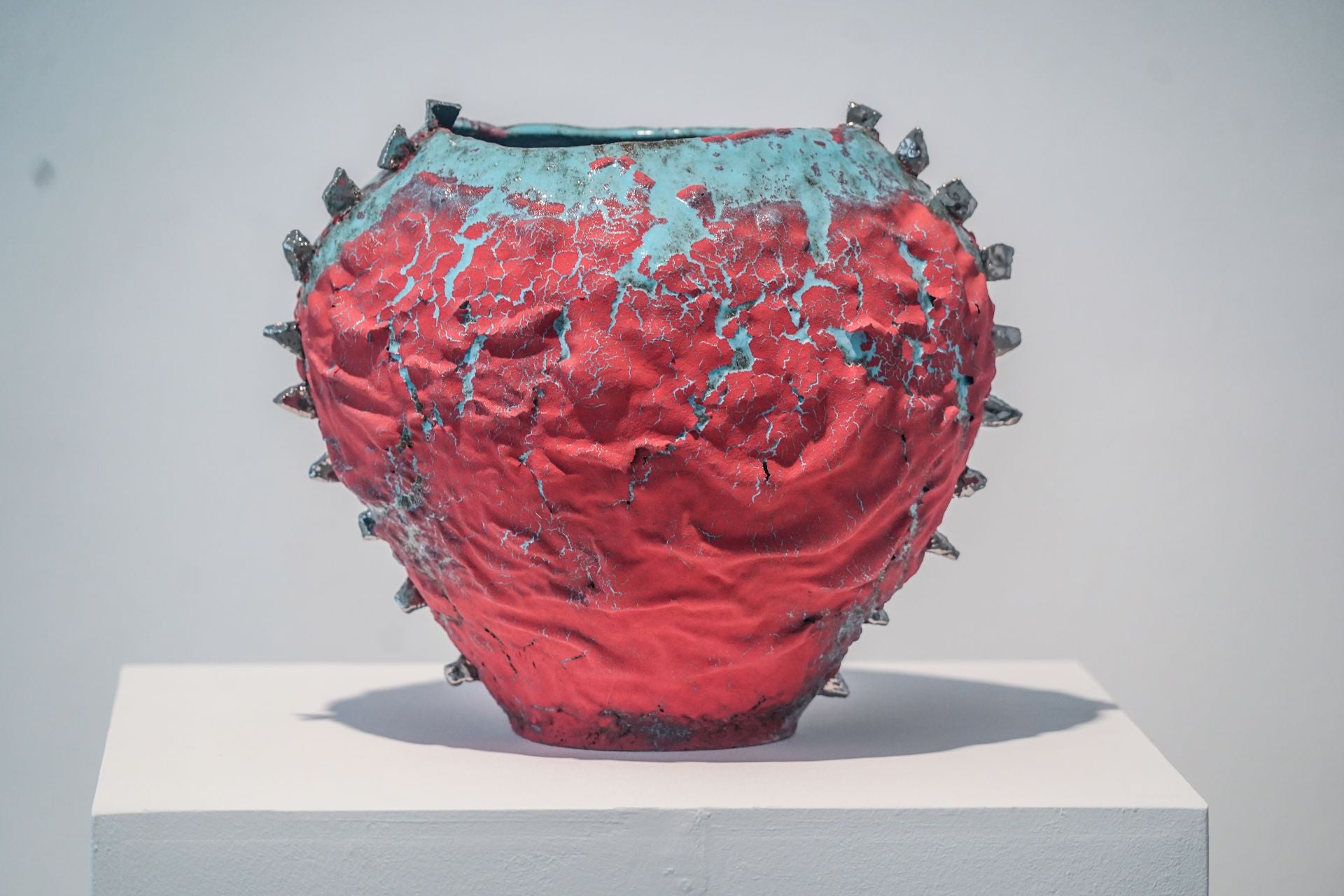 La artista vasca Mar de Dios expone &#039;Espejo de agua y flores&#039; en Vitoria