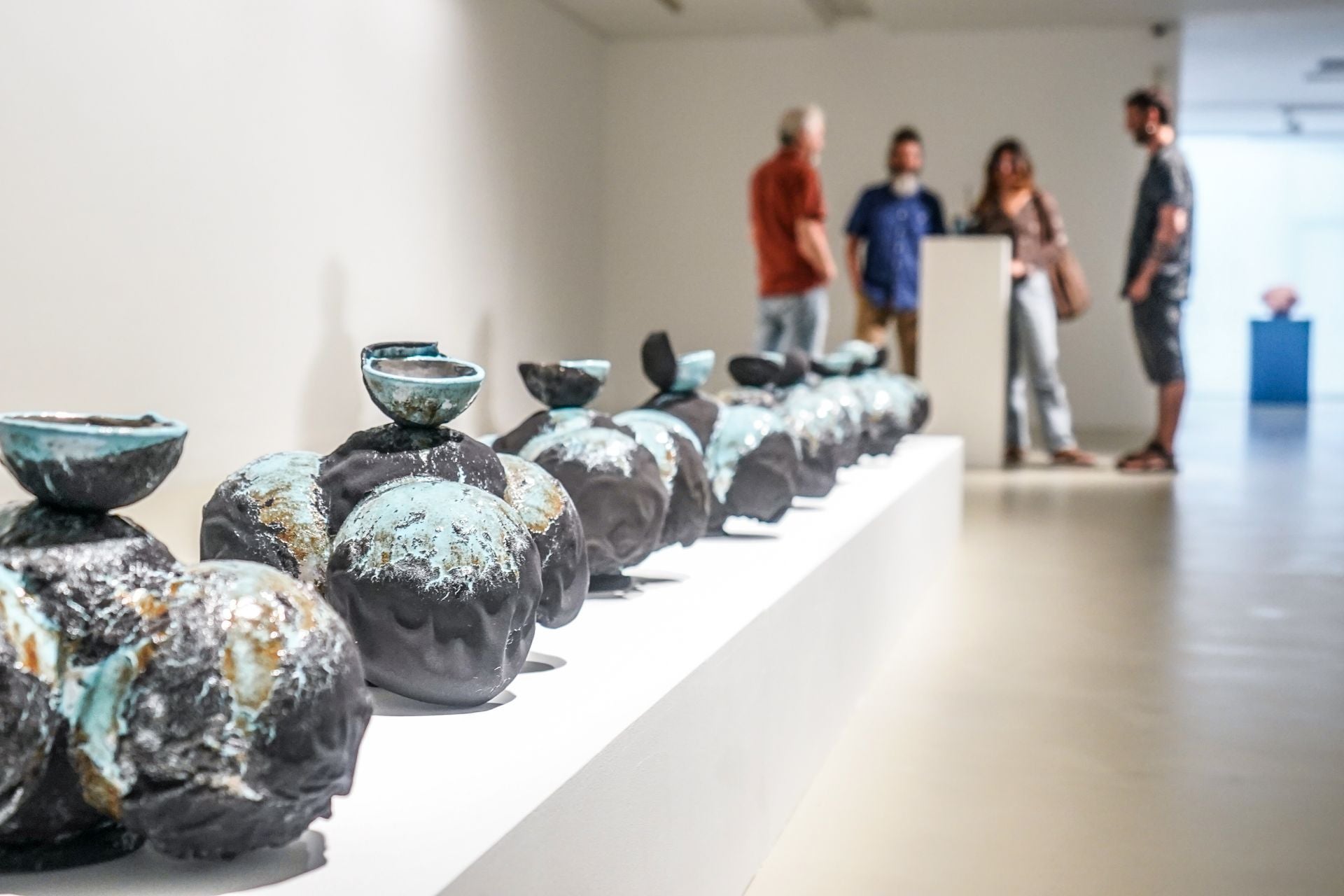 La artista vasca Mar de Dios expone &#039;Espejo de agua y flores&#039; en Vitoria