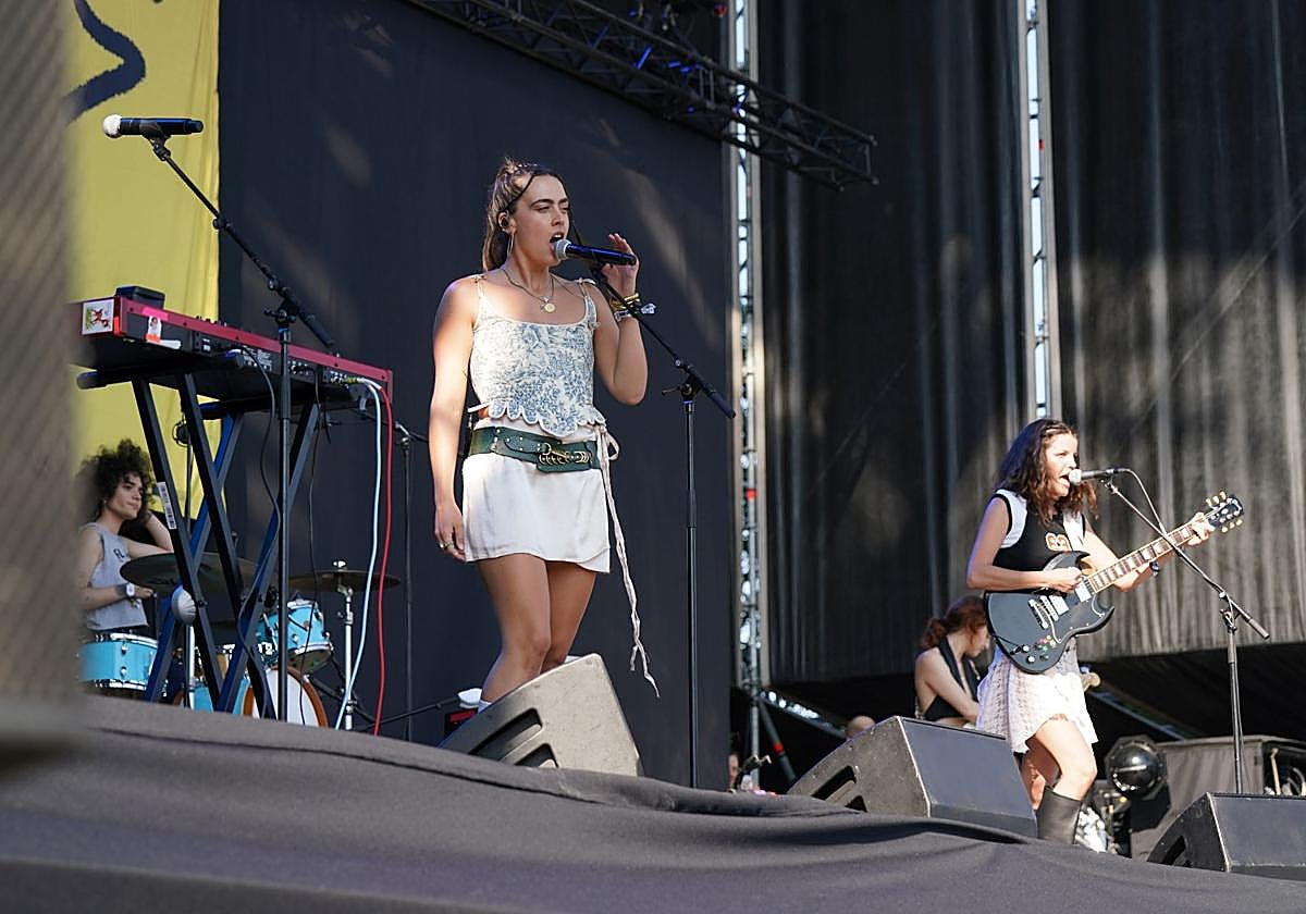 Ana Perrote y Carlota Cossials lideran Hinds.