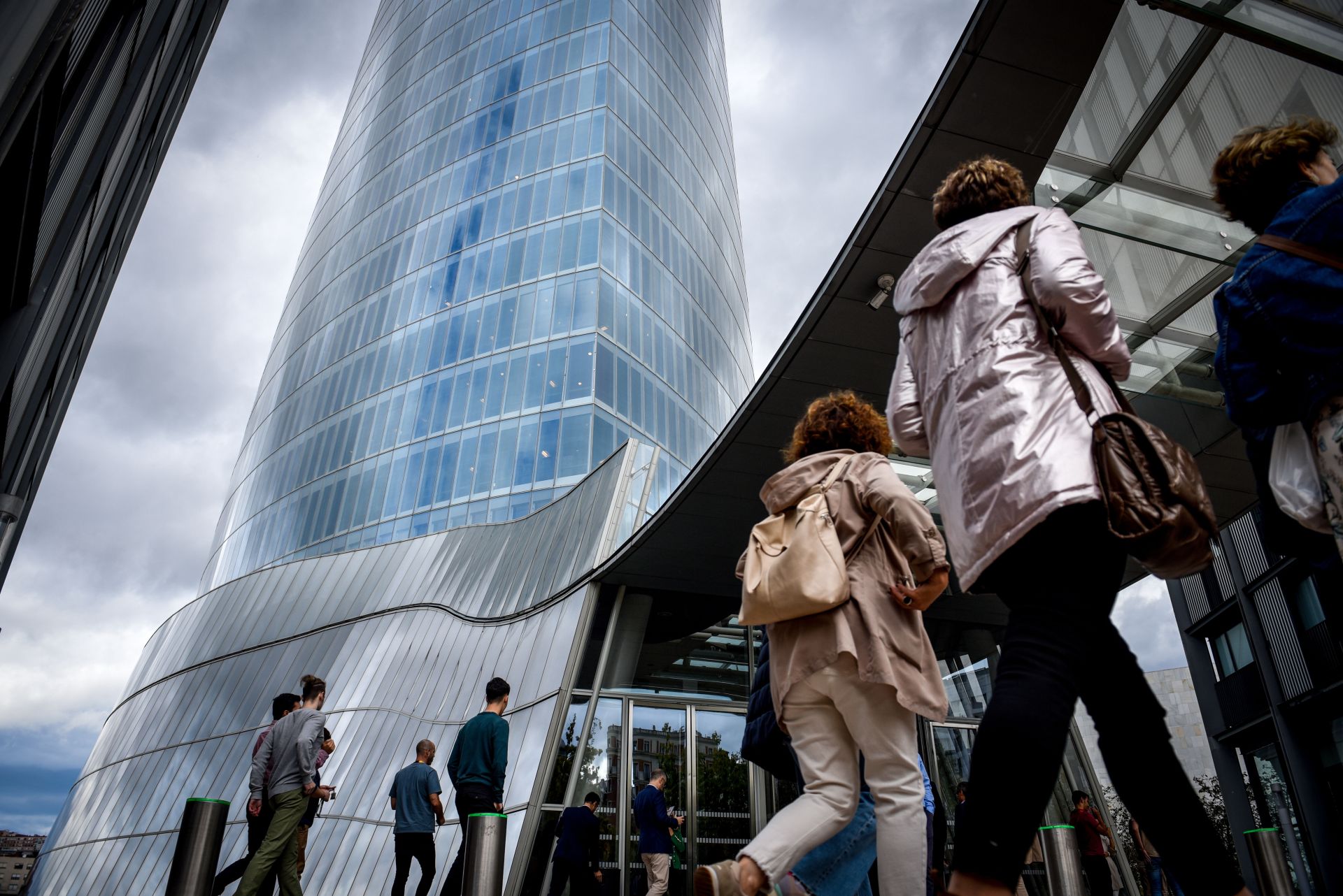 Vista de la entrada a la torre Iberdrola, en Bilbao.