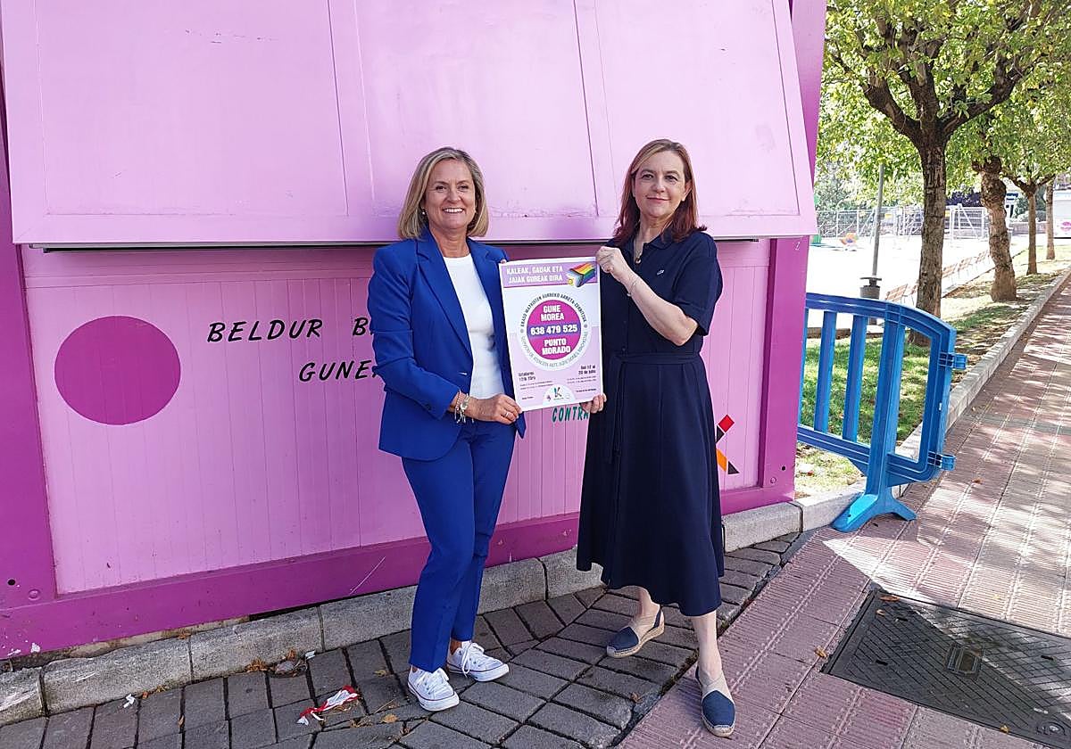 La alcaldesa, Amaia del Campo, junto a la concejala de Igualdad, Iratxe Foces.
