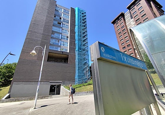 La educadora social apuñalada por un menor tutelado en Bilbao llamó a emergencias tras el ataque