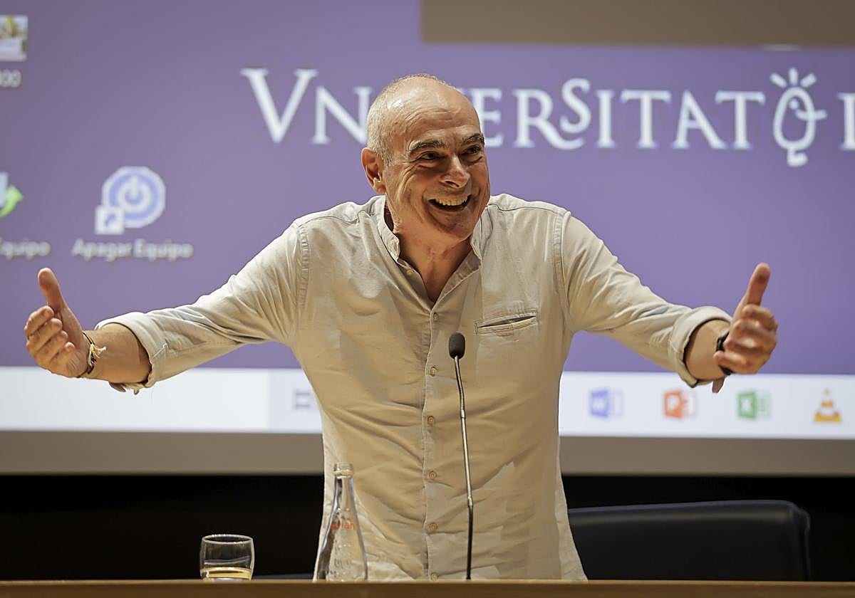 Antonio Rivera, durante el acto llevado a cabo en la Facultad de Geografía Historia de Valencia.
