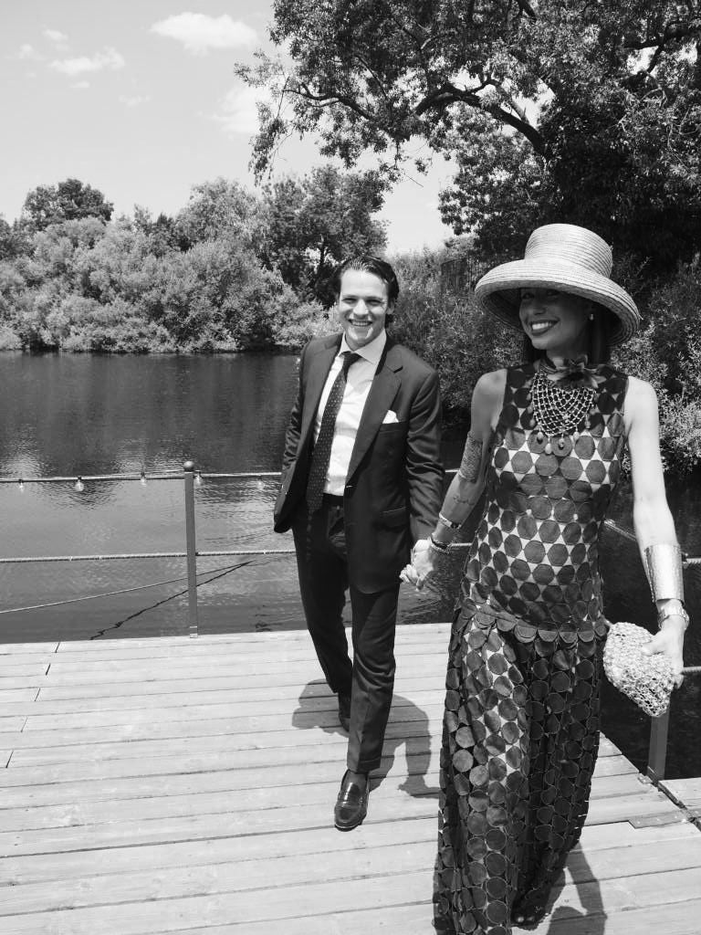 Paula, la invitada vizcaína que deslumbró en una boda en Madrid embarazada y con transparencias