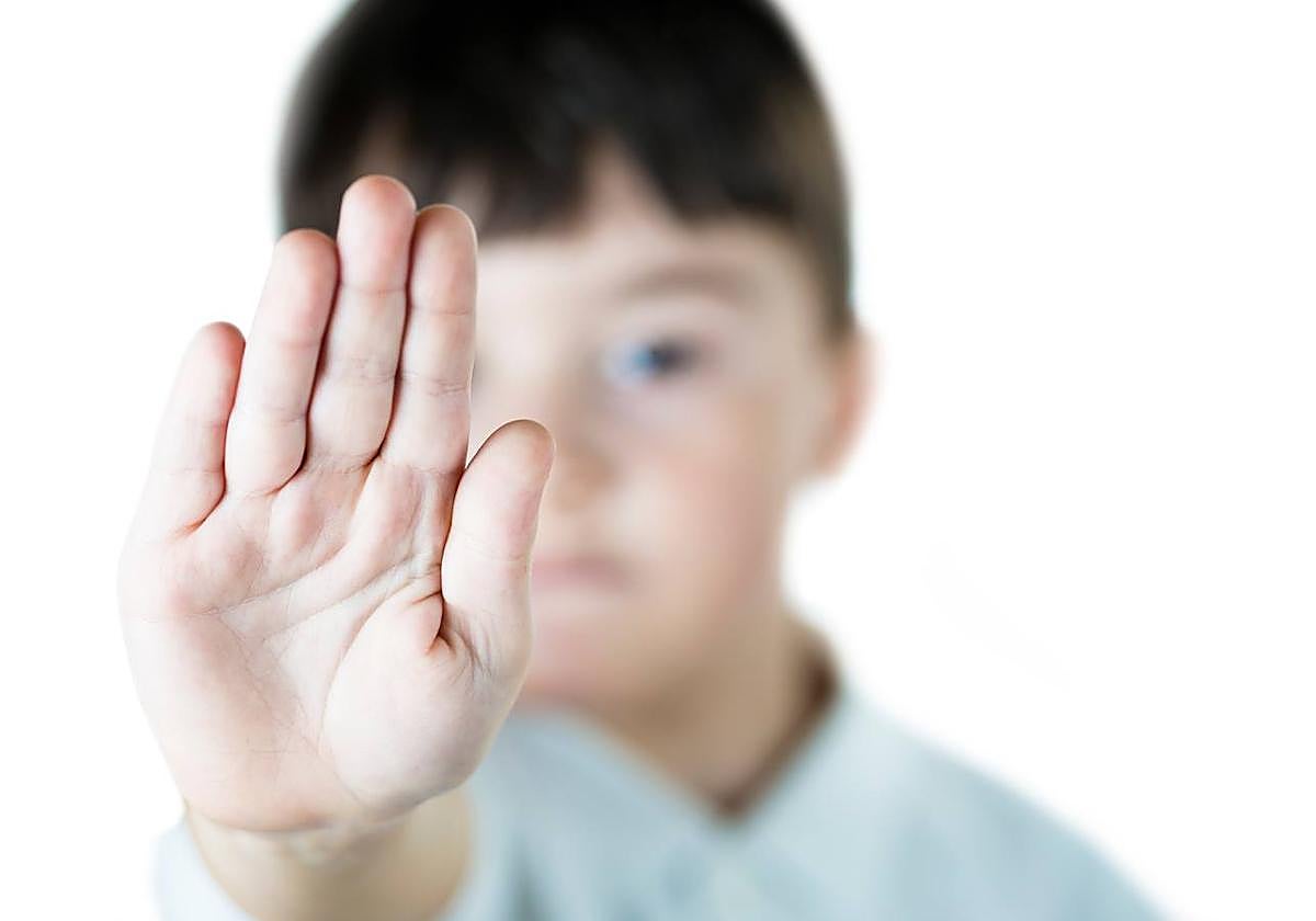 Ingurune digitaletako 10 sexu-delitutik 8k adingabeak ziren