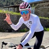 Aleix Espargaró sonríe durante una de sus salidas ciclistas