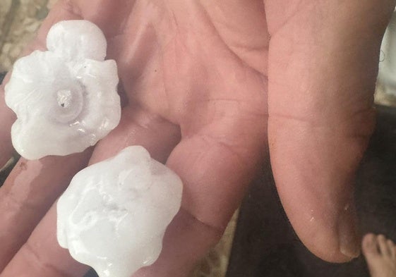 El tamaño del granizo caído en algunas poblaciones de Las Merindades ha alcanzado los 6 centímetros