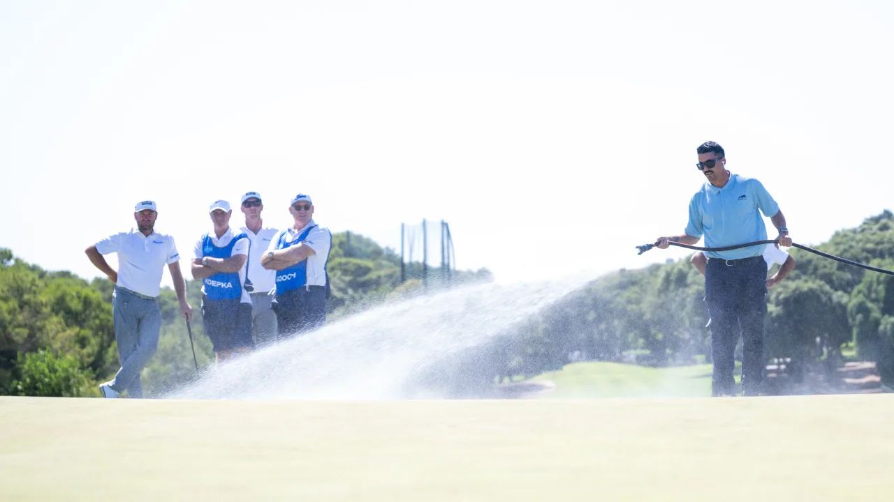 Se regaron los greenes para hacerlos más amables, pero no hubo manera.