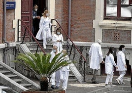 2.086 médicos tienen acreditado el nivel C1 o C2 de euskera, pero sólo el 25% imparten clase.
