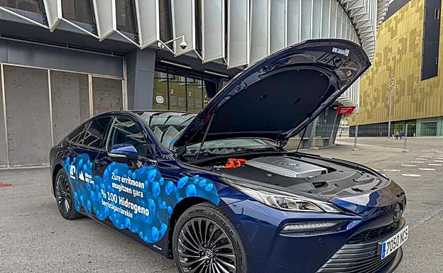 Así es el interior del coche de hidrógeno renovable que ha presentado Petronor.