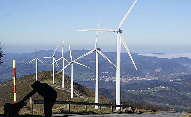 Iberdrola instaló una 'pila' en el Monte Oiz para almacenar el exceso de energía generado en el parque eólico.