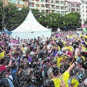 Miles de baracaldeses se han lanzado a las calles para celebrar el inicio de las fiestas patronales.