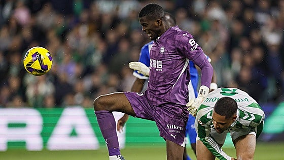 El Alavés ultima la renovación de Owono y su cesión al Andorra