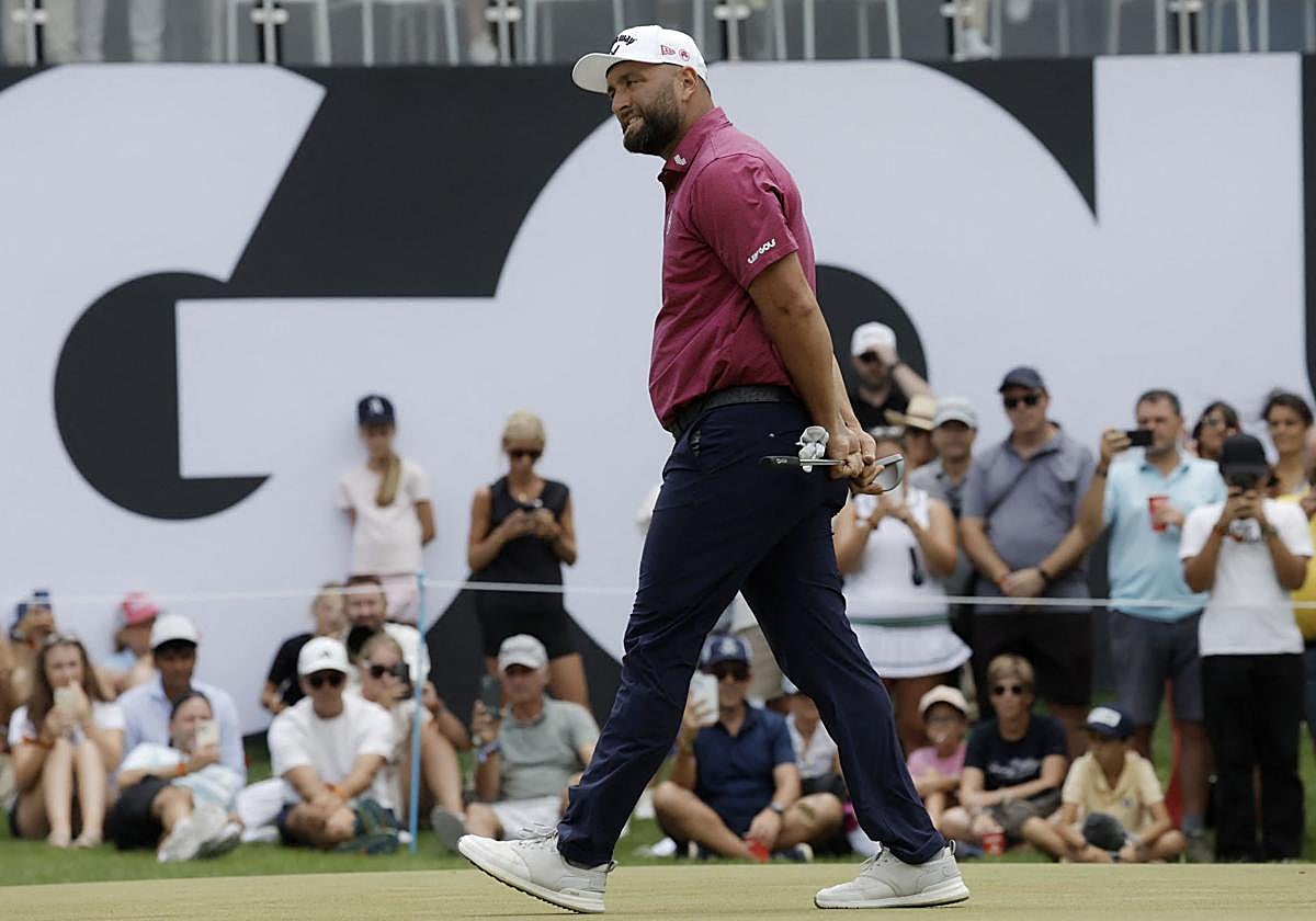 El de Barrika mostró su frustración con el putter en varios greenes.
